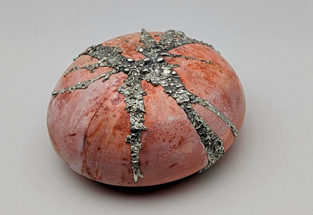 Sphere pink - metal inlay